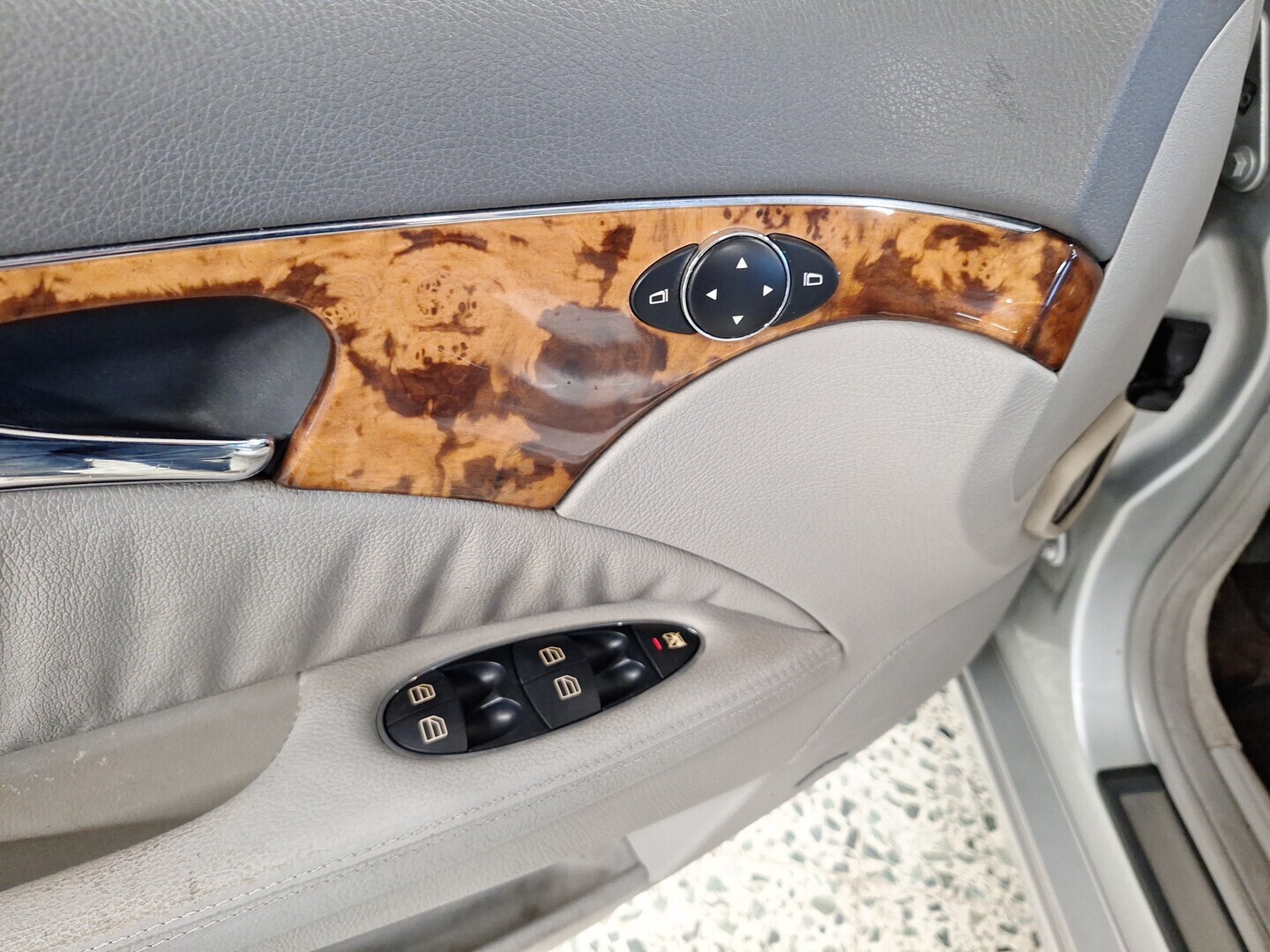 MERCEDES-BENZ E 2003