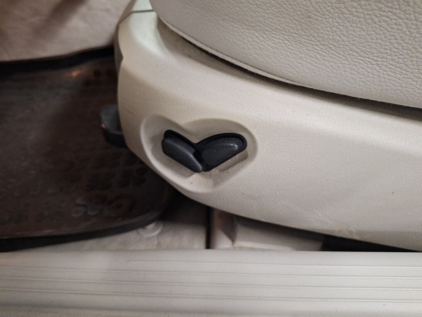 MERCEDES-BENZ E 2003