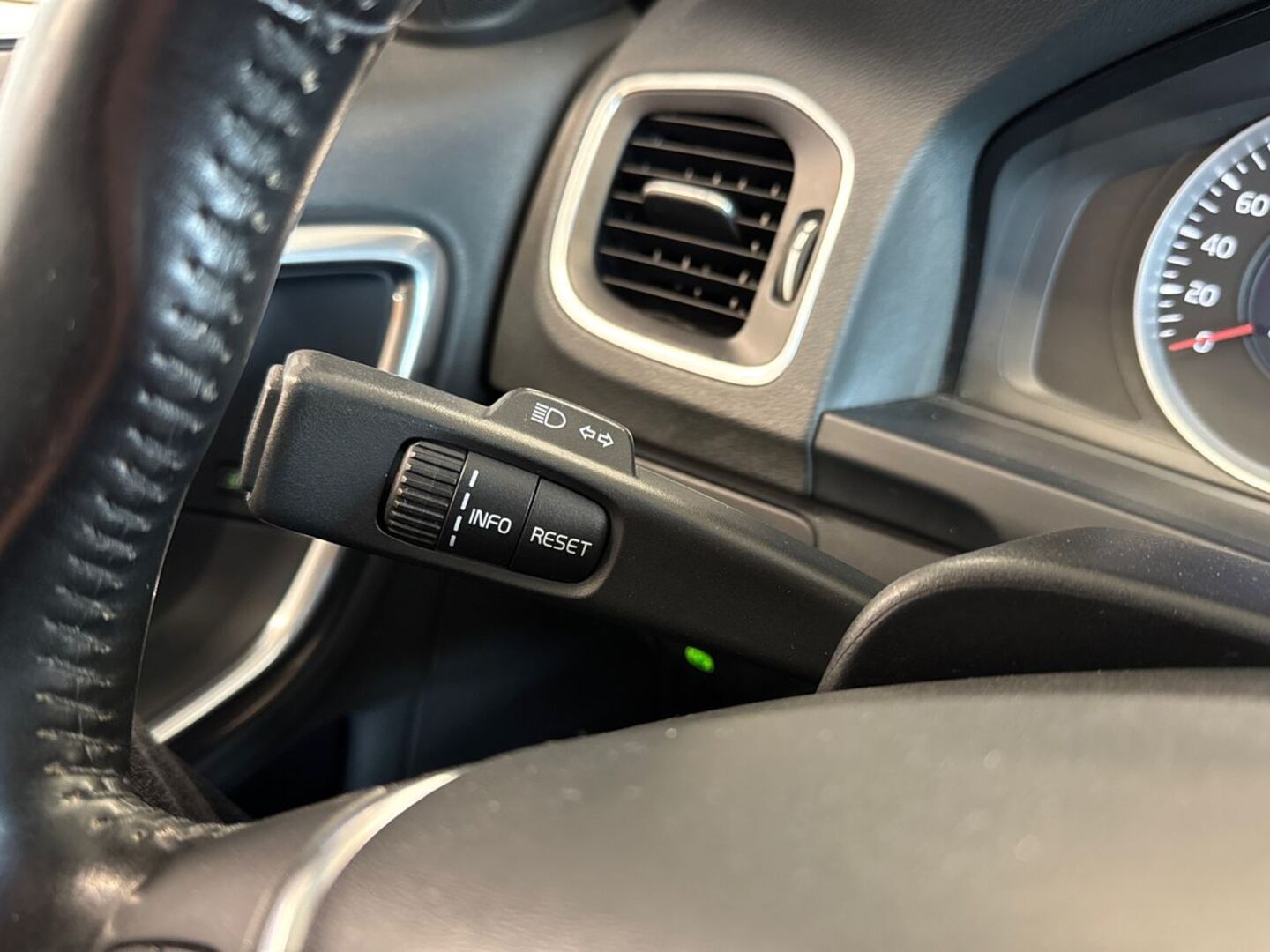 VOLVO S60 2011