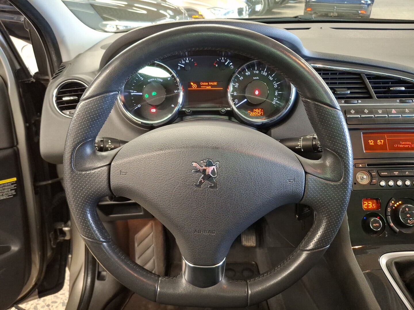 PEUGEOT 5008 2011