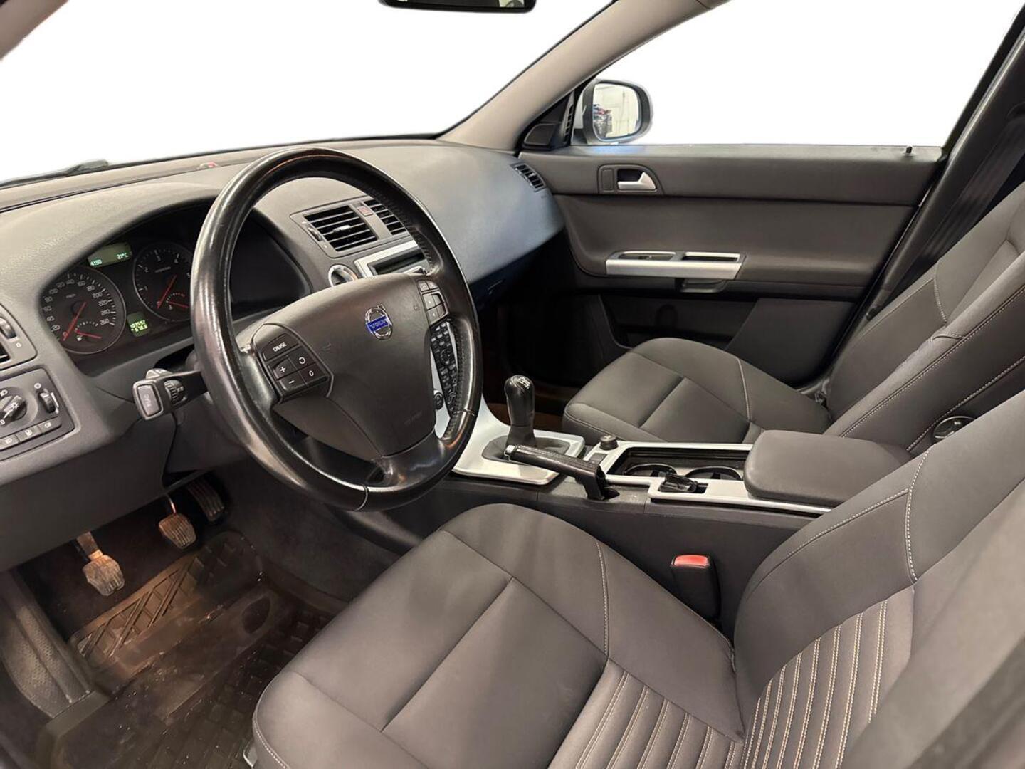 VOLVO V50 2010