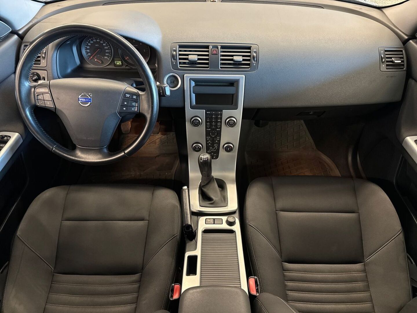 VOLVO V50 2010