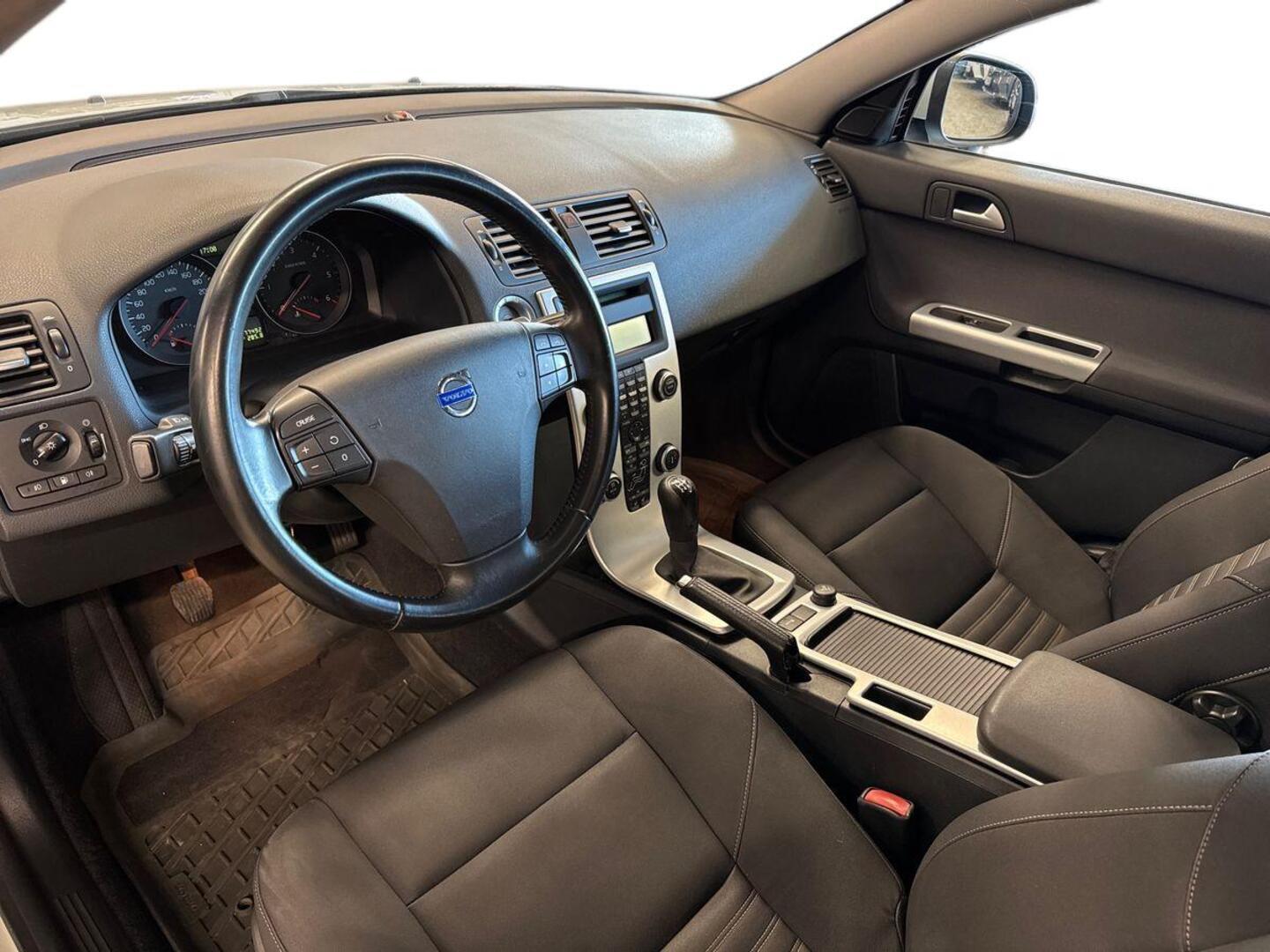VOLVO V50 2010
