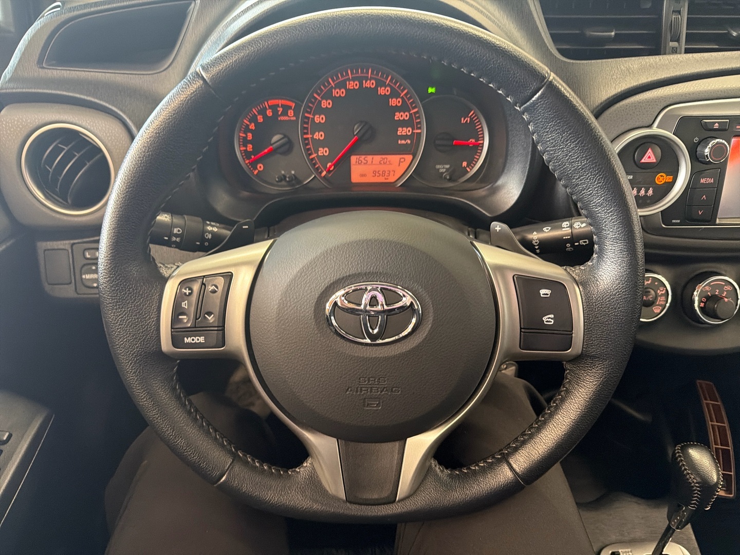 TOYOTA Yaris 2012