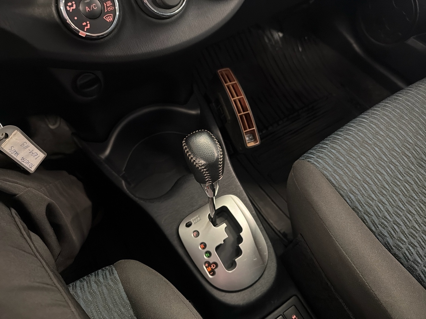TOYOTA Yaris 2012