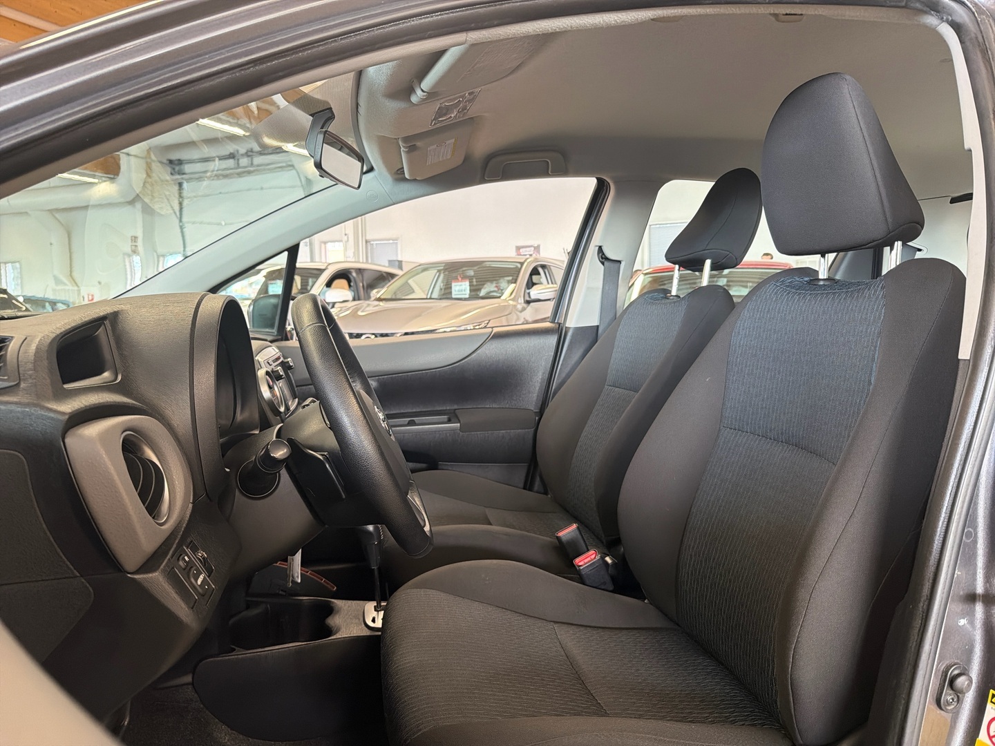TOYOTA Yaris 2012