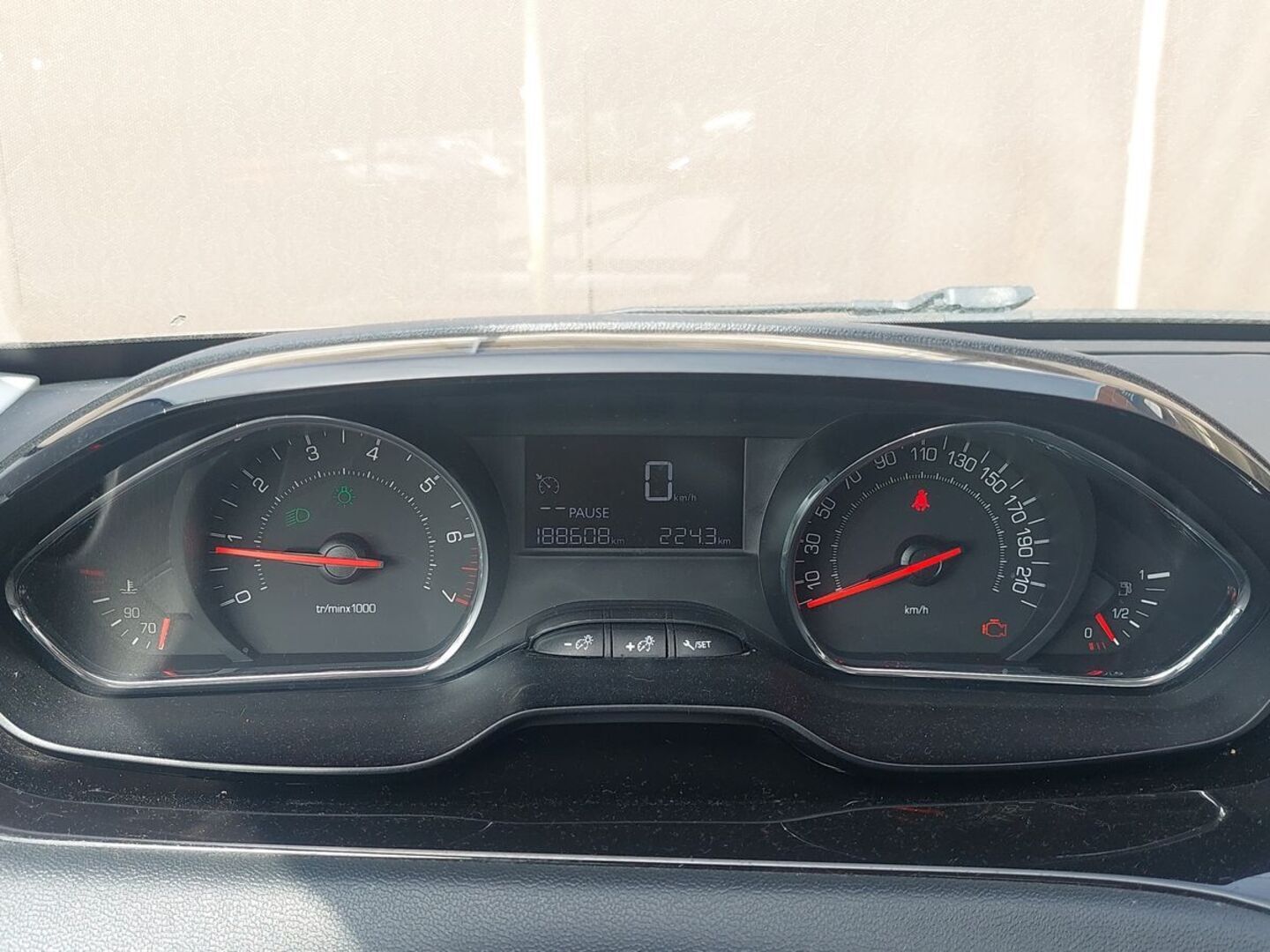 PEUGEOT 208 2013