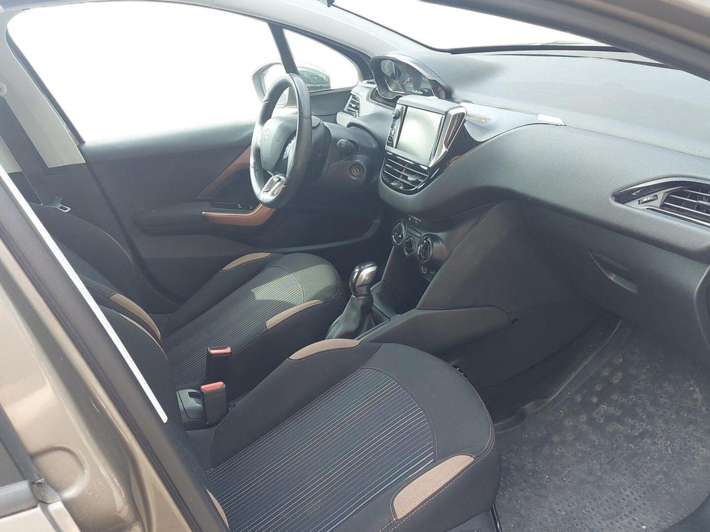 PEUGEOT 208 2013