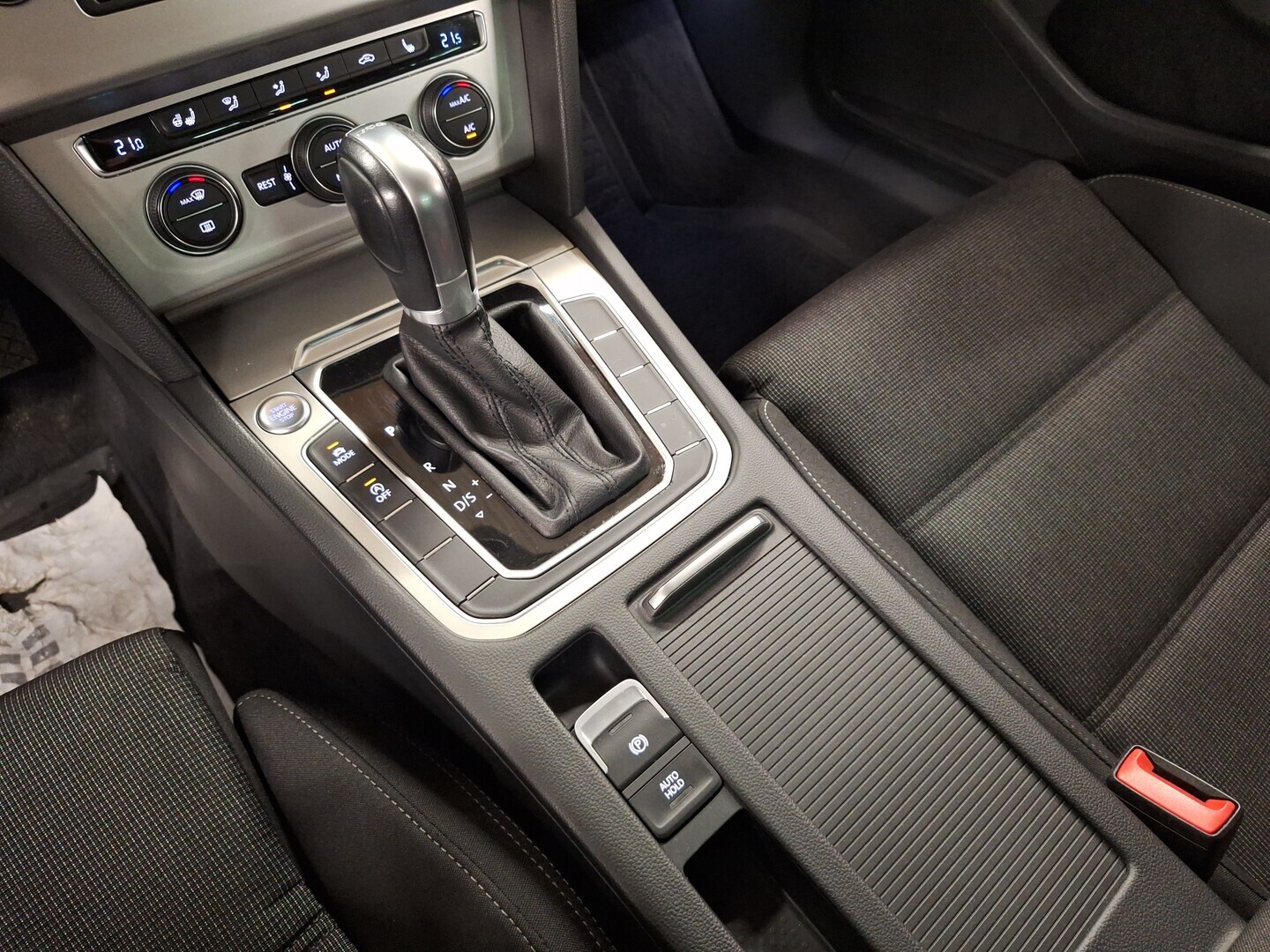 VOLKSWAGEN Passat 2016