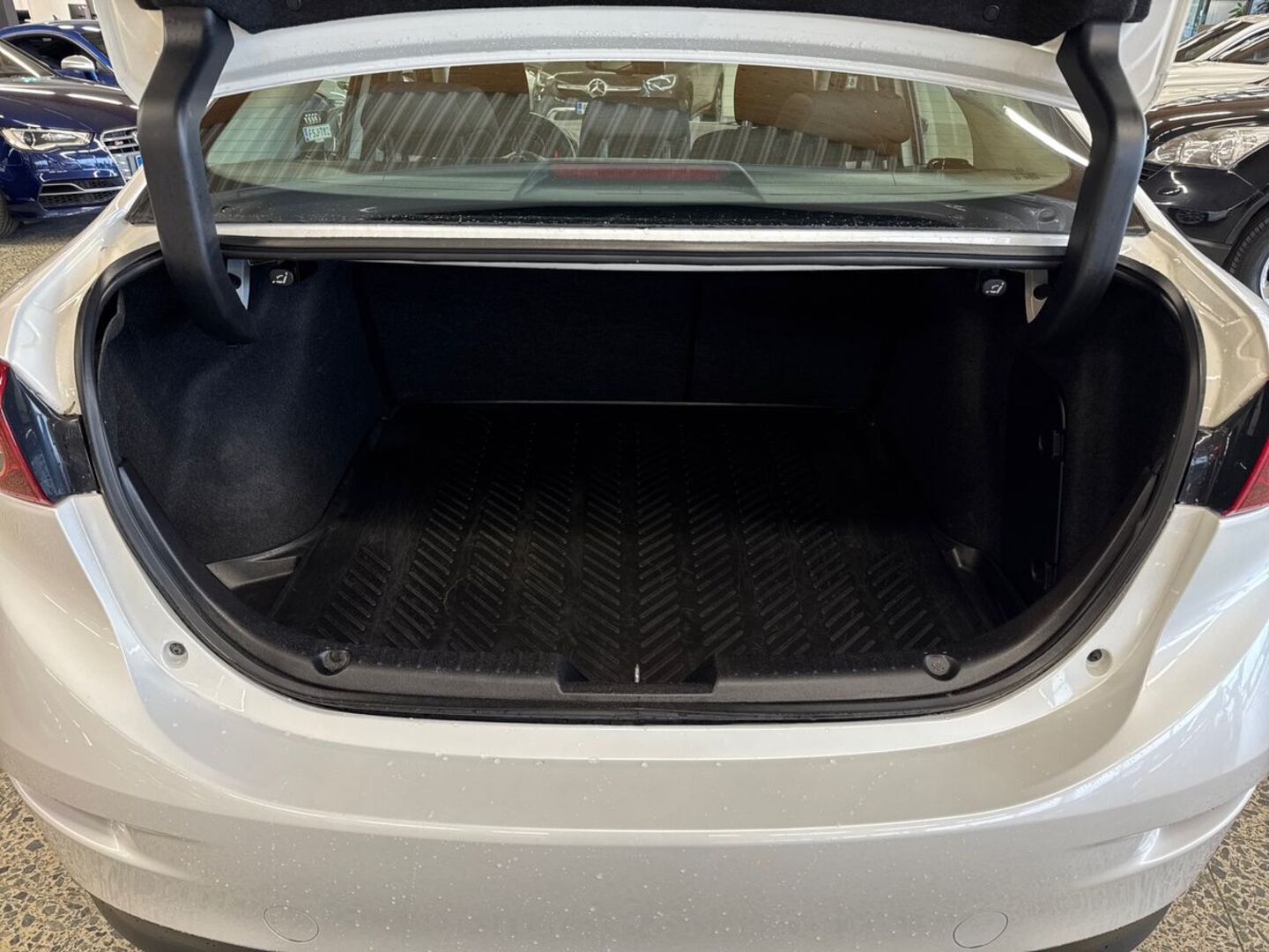 MAZDA Mazda3 11