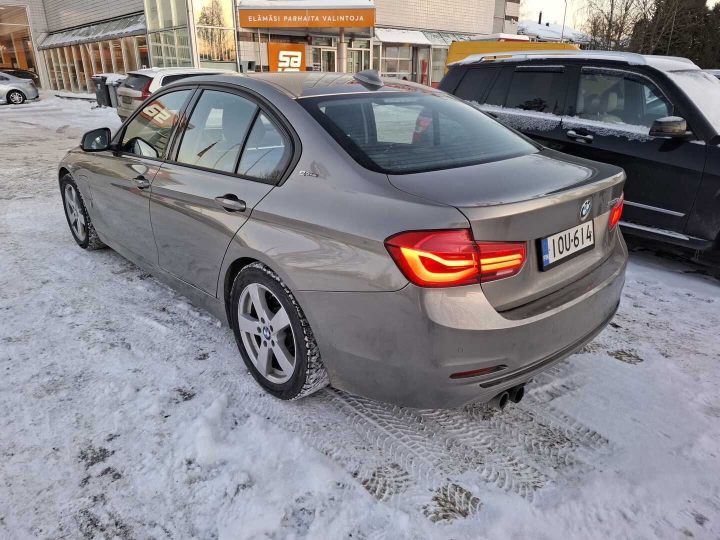 BMW 330 2018