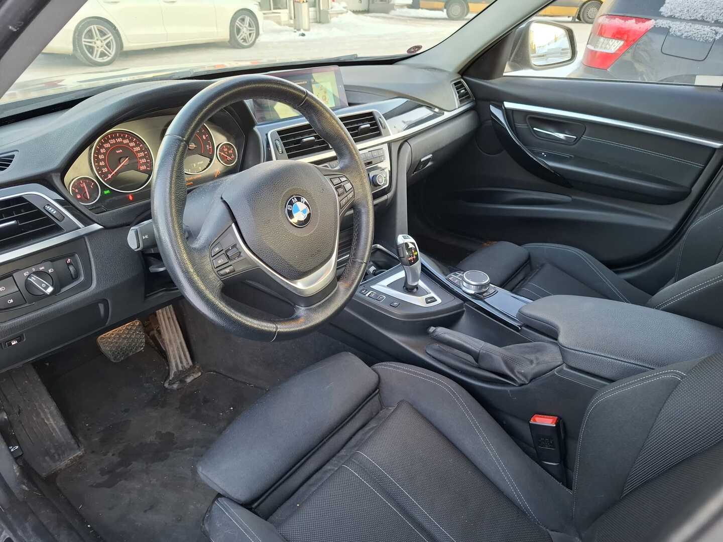 BMW 330 2018
