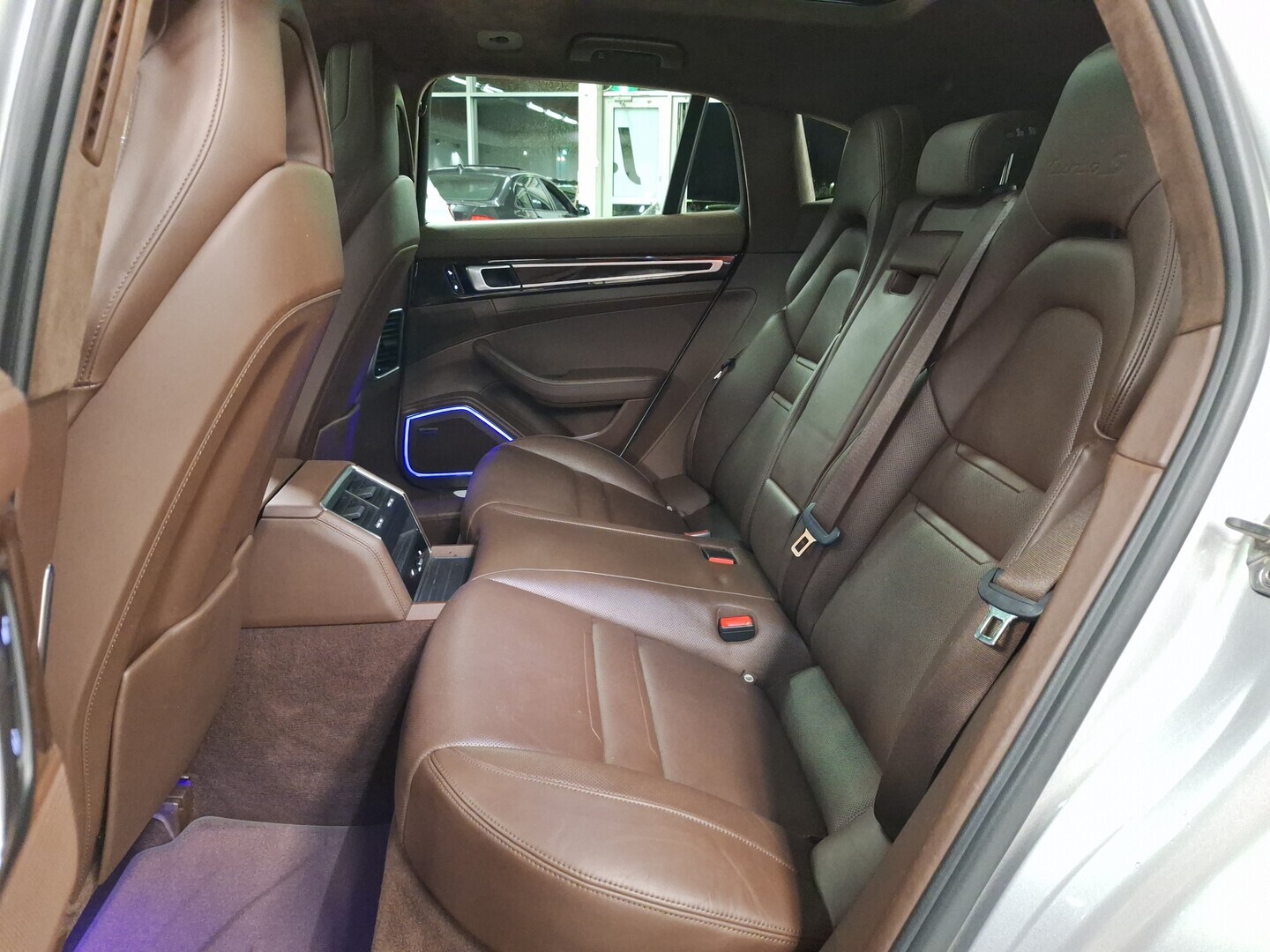 PORSCHE Panamera 2018