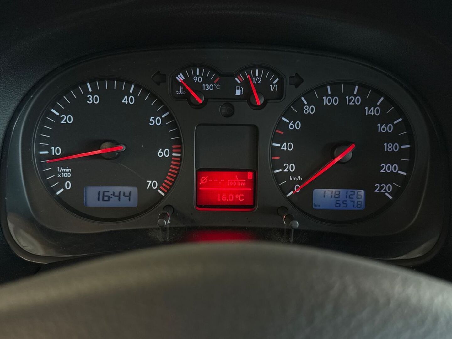 VOLKSWAGEN Bora 2002