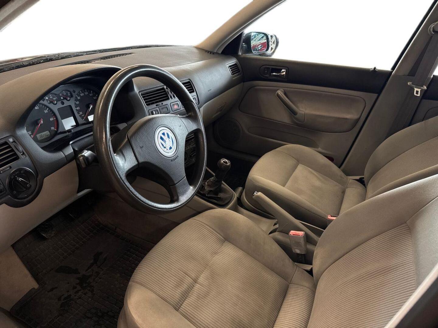 VOLKSWAGEN Bora 2002