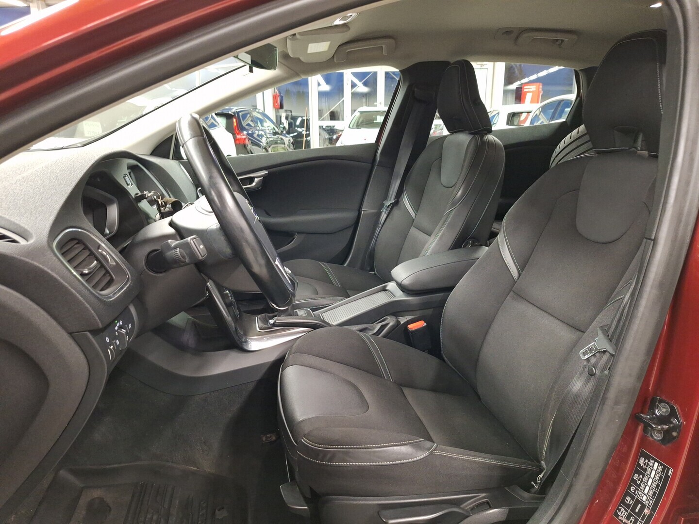 VOLVO V40 2012