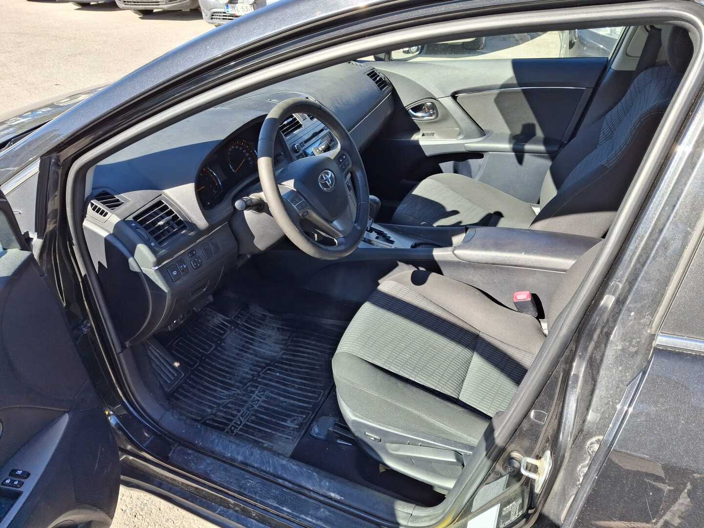TOYOTA Avensis 2011