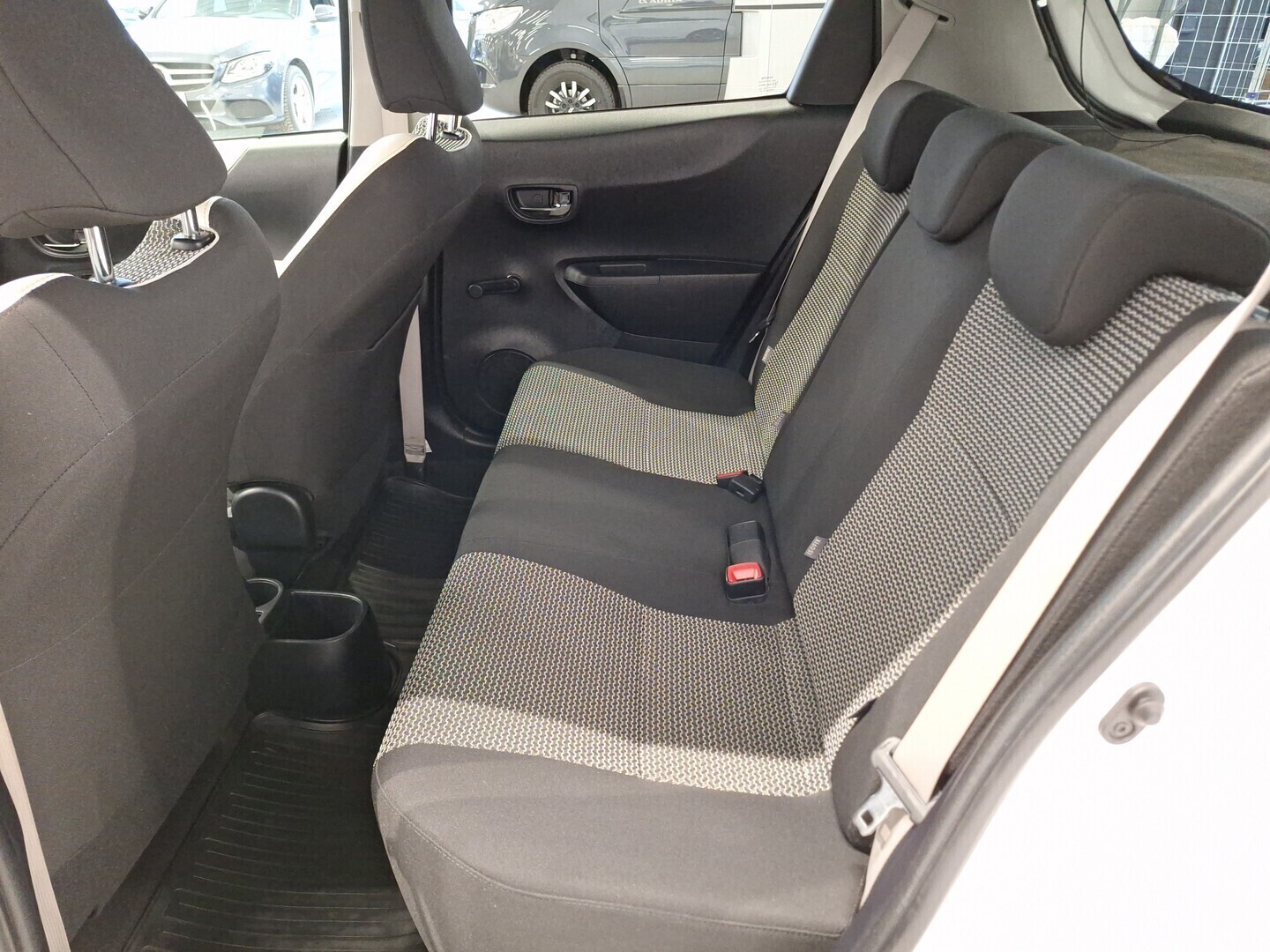 TOYOTA Yaris 2014