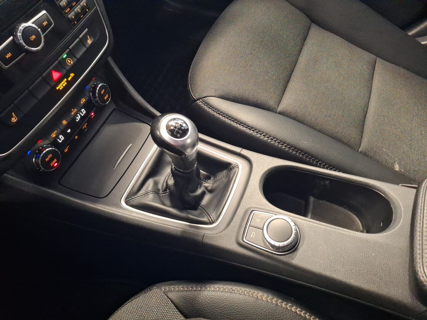 MERCEDES-BENZ GLA 2015