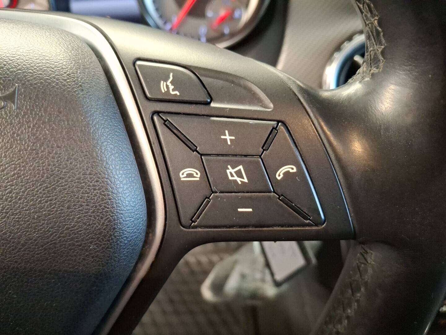 MERCEDES-BENZ GLA 2015