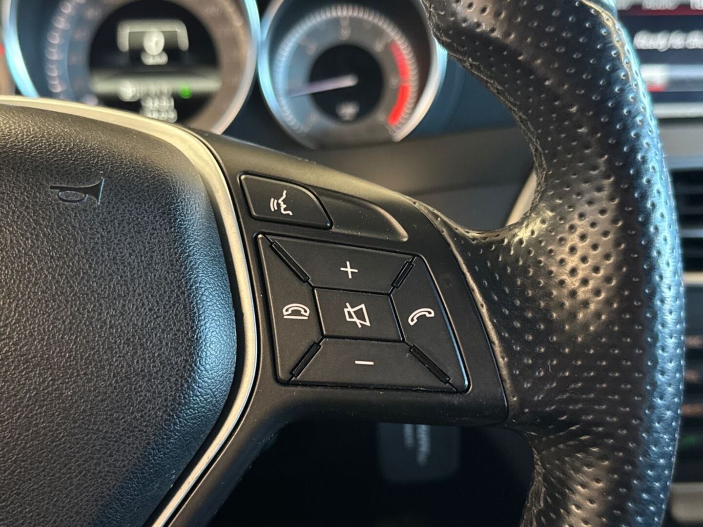 MERCEDES-BENZ C 18