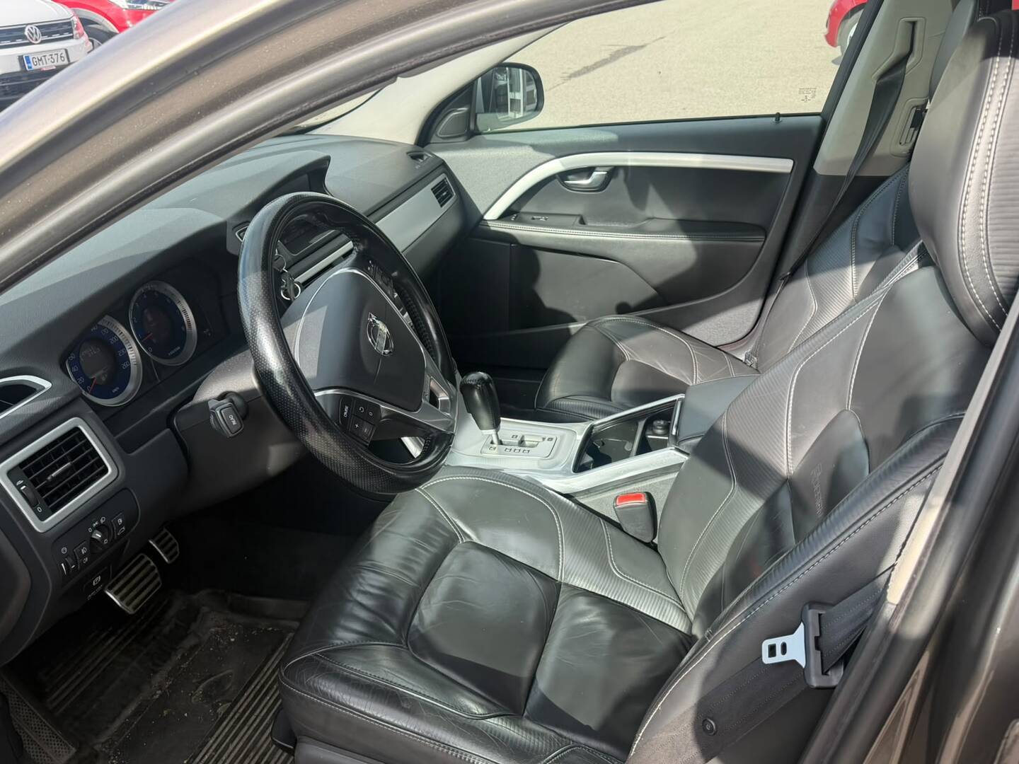 VOLVO V70 2012