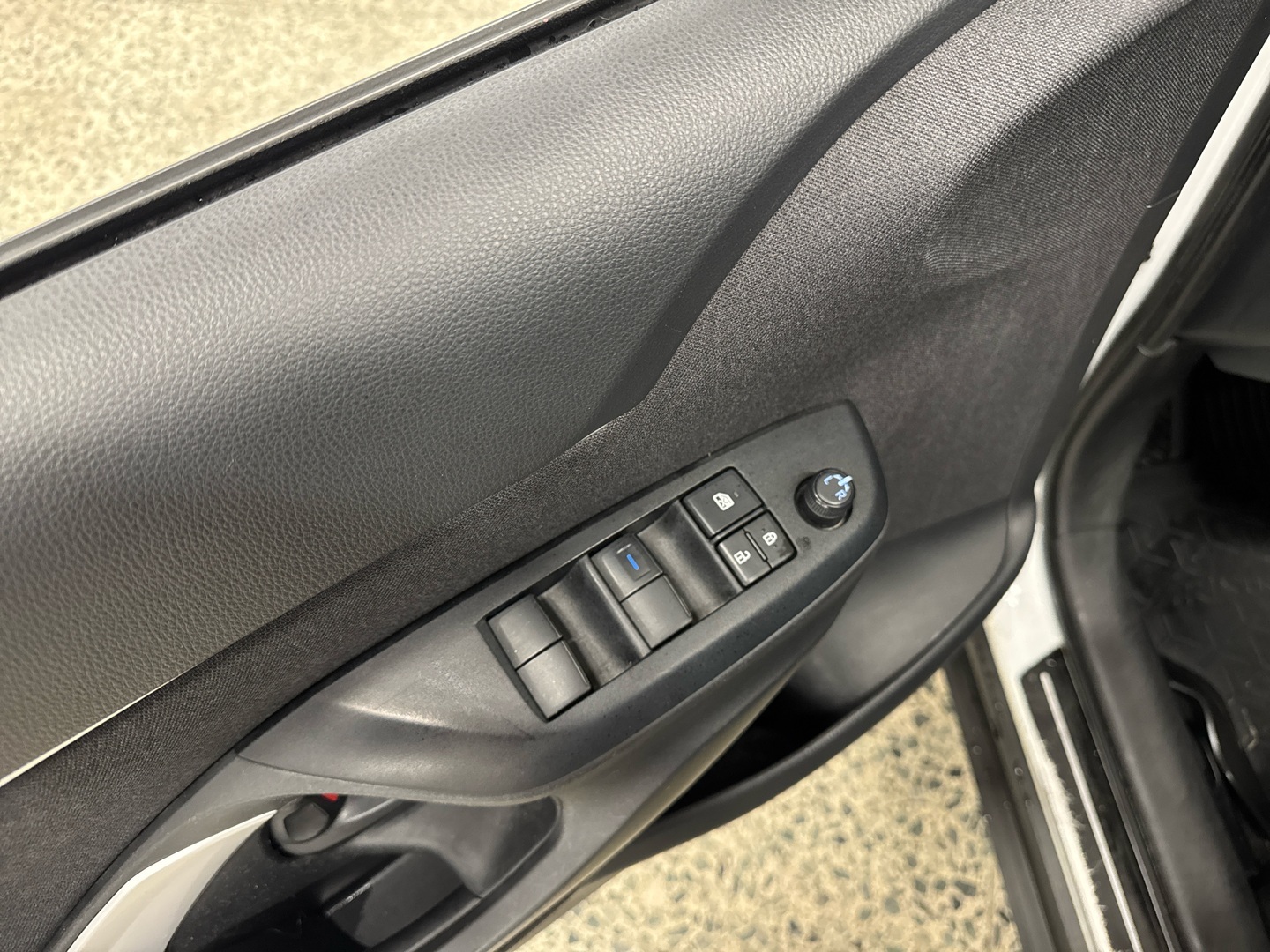 TOYOTA Yaris Cross 2024