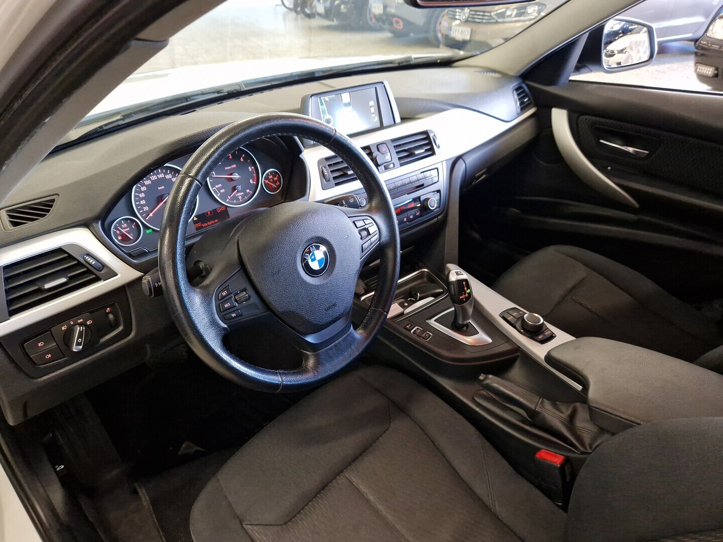 BMW 318 2012