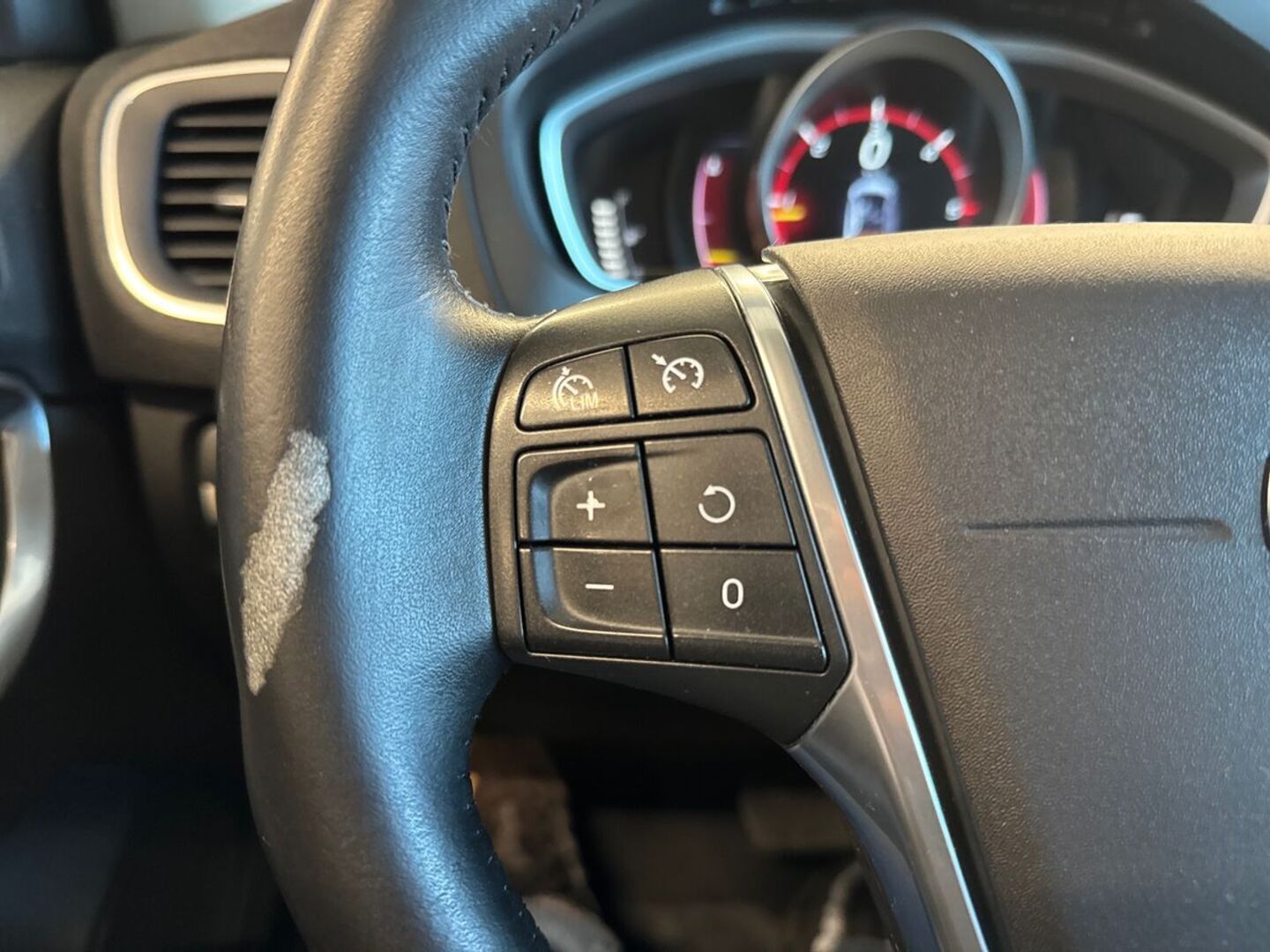 VOLVO V40 Cross Country 2016