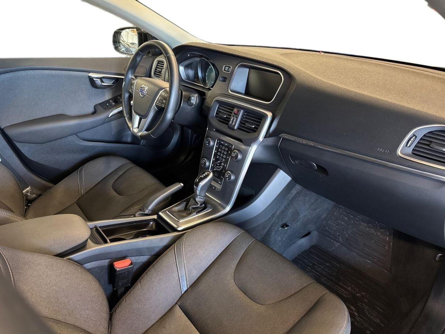 VOLVO V40 Cross Country 2016