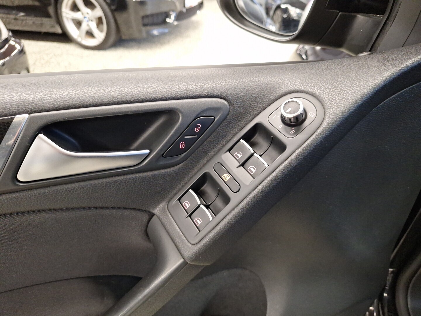 VOLKSWAGEN Golf 2013