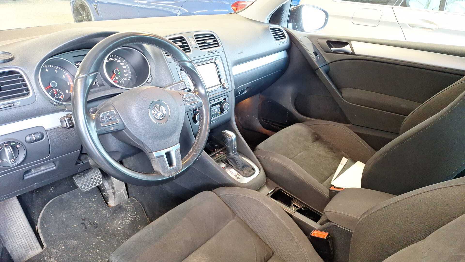 VOLKSWAGEN Golf 2012