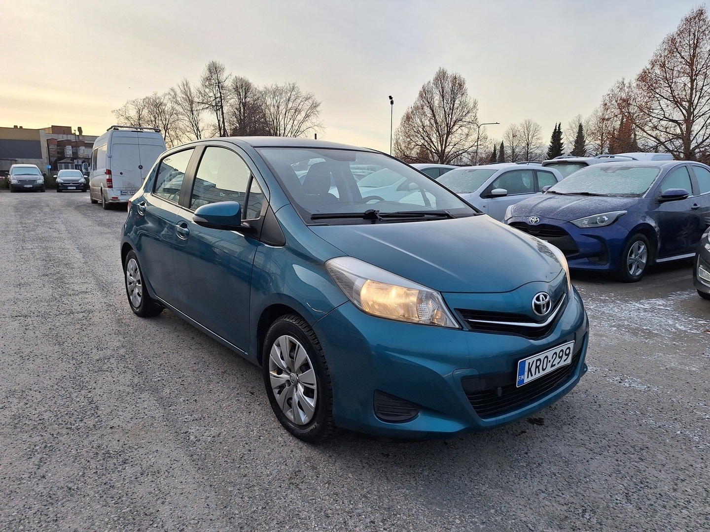 TOYOTA Yaris 2012