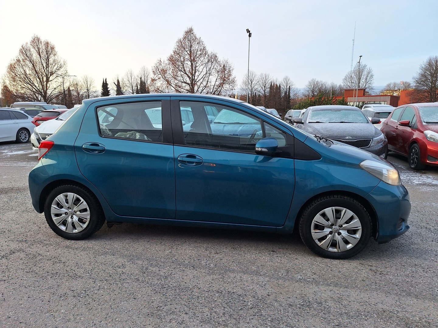 TOYOTA Yaris 2012