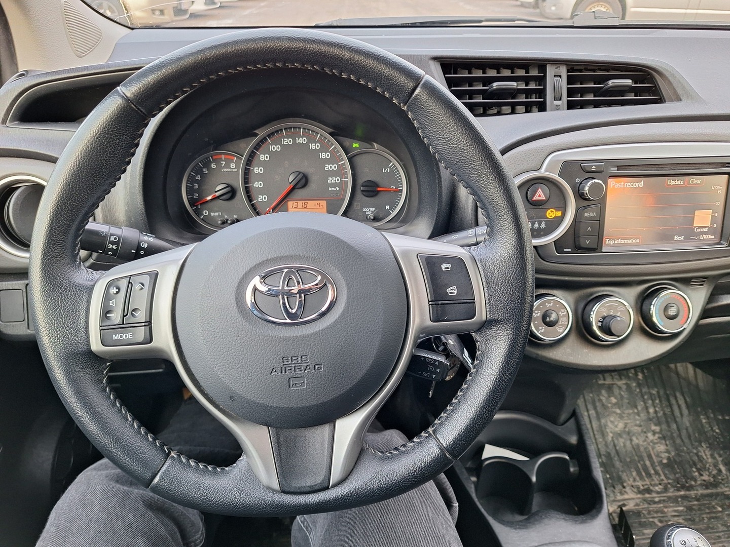 TOYOTA Yaris 2012