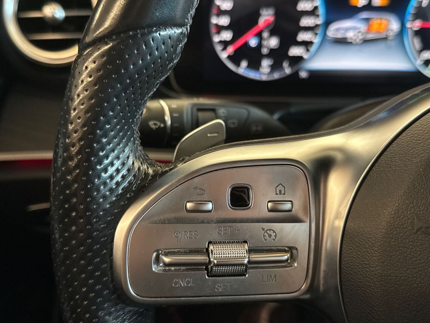 MERCEDES-BENZ E 2020