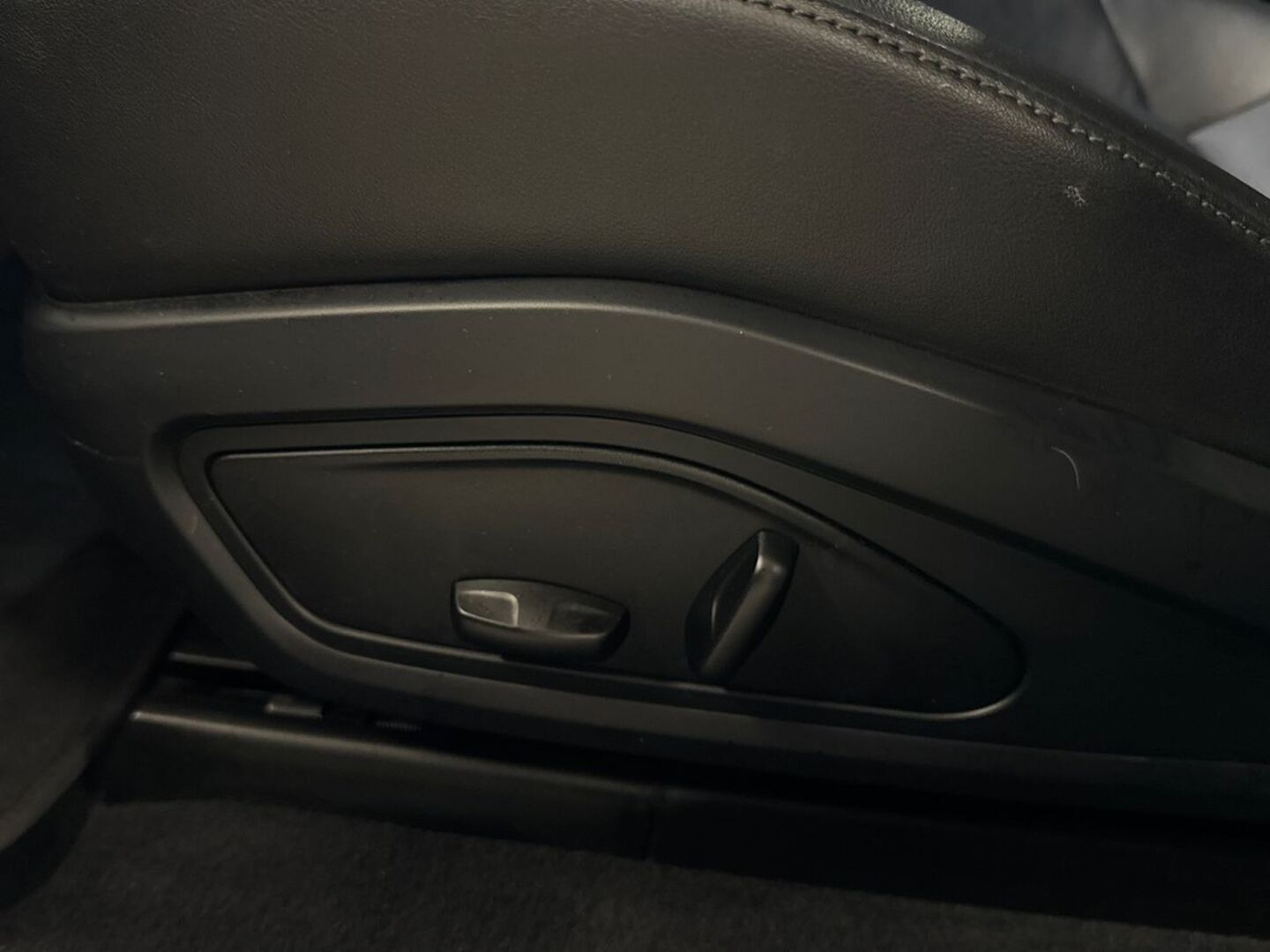 PORSCHE Taycan 2021