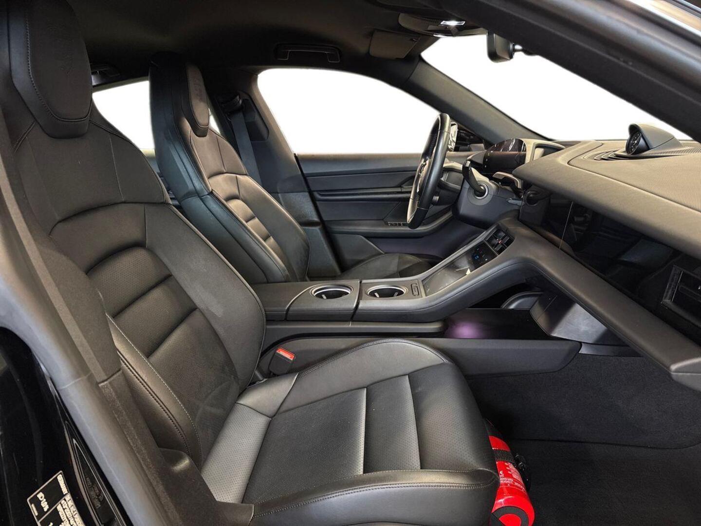 PORSCHE Taycan 2021