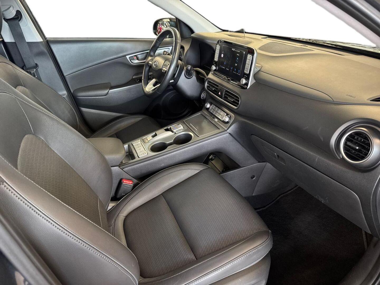 HYUNDAI KONA 9