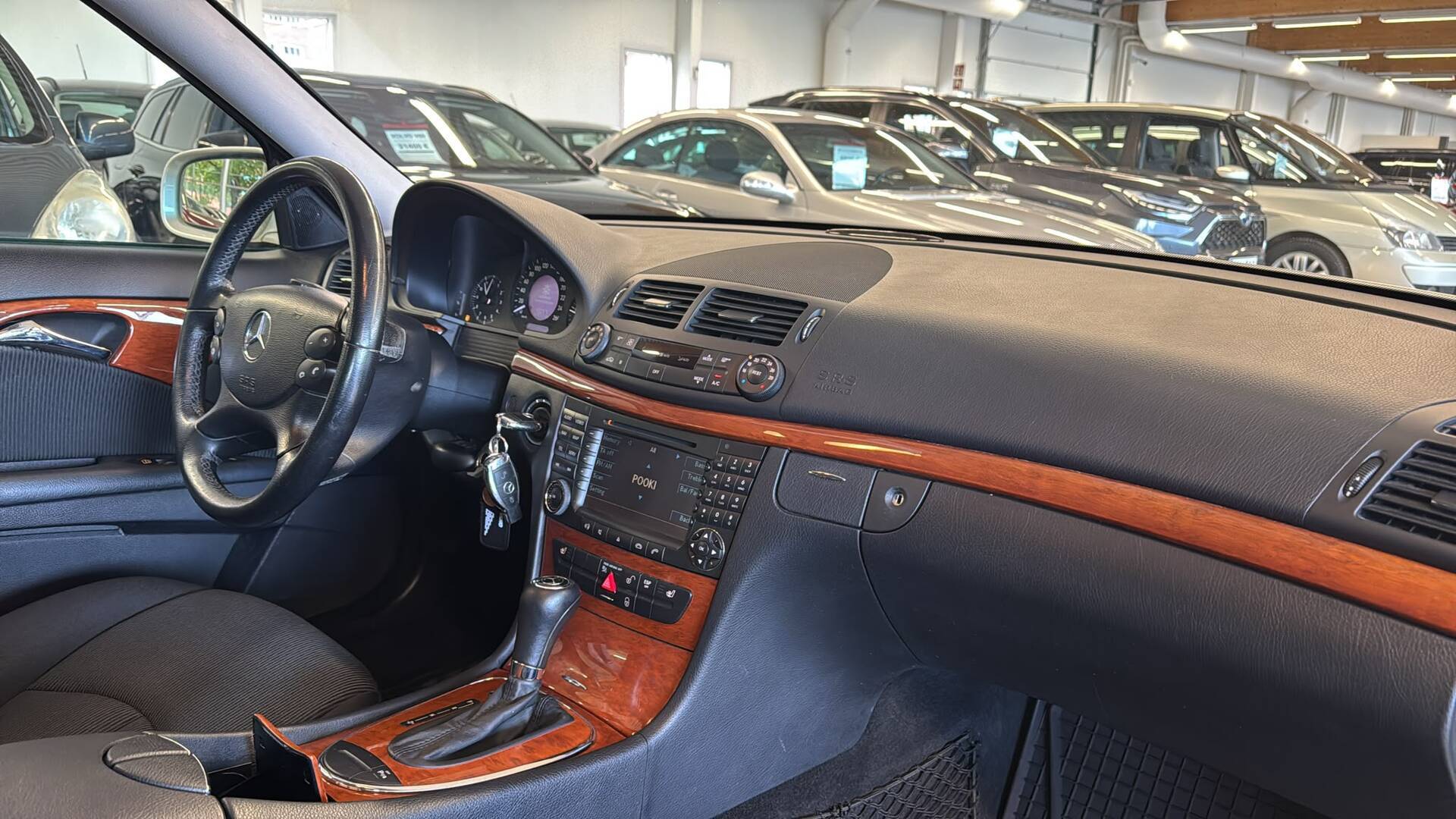 MERCEDES-BENZ E 2008