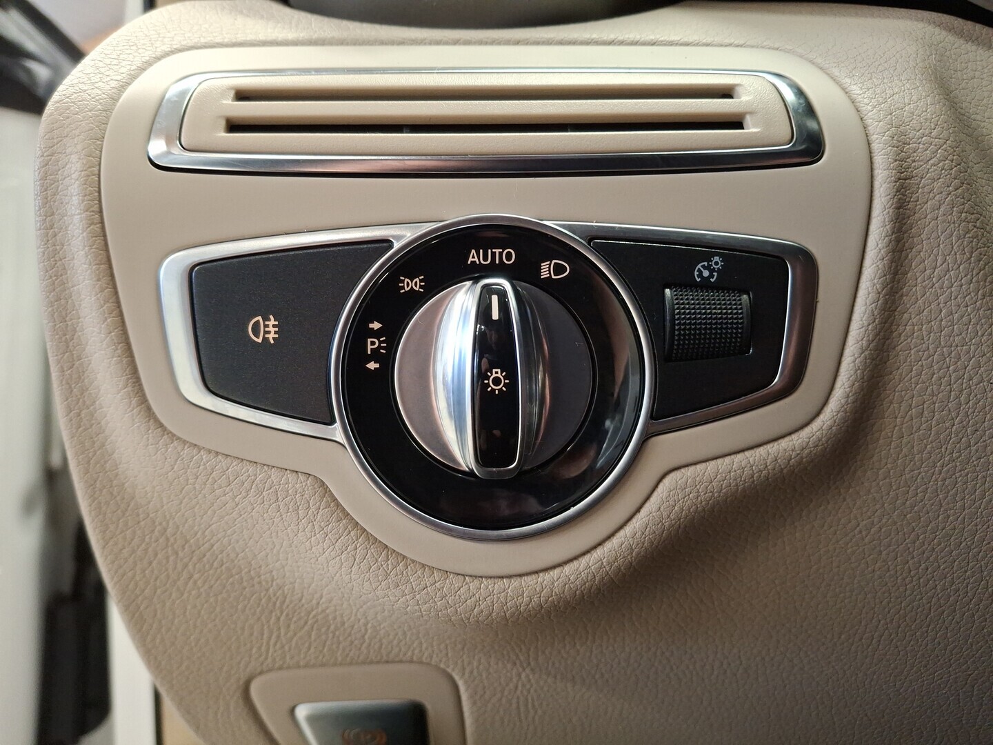 MERCEDES-BENZ C 2015