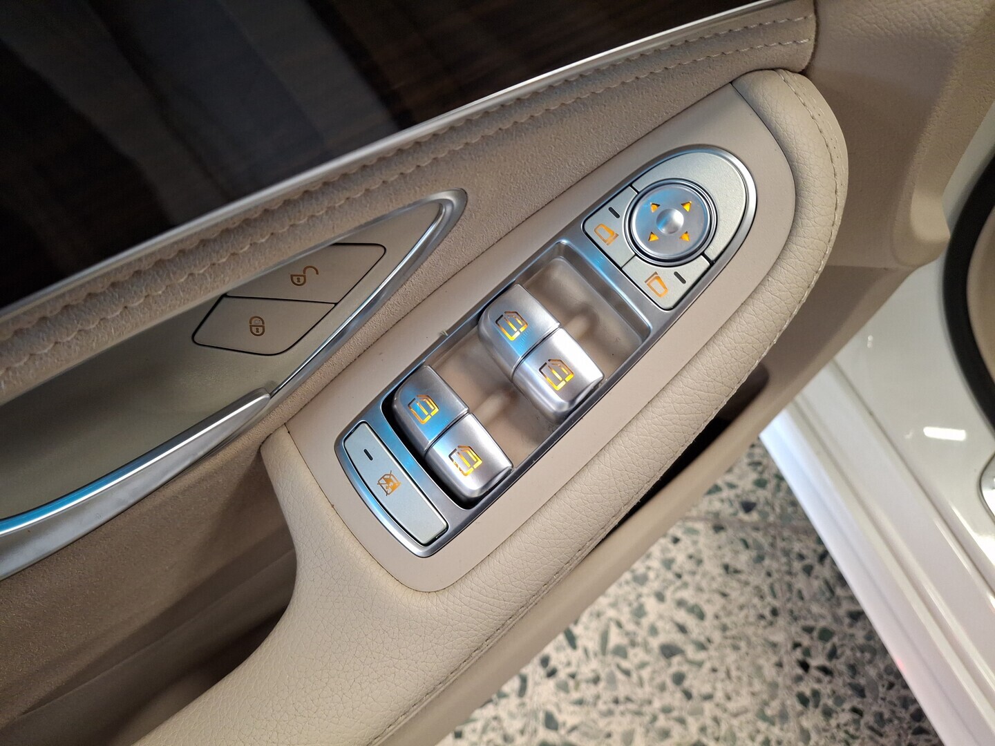 MERCEDES-BENZ C 2015