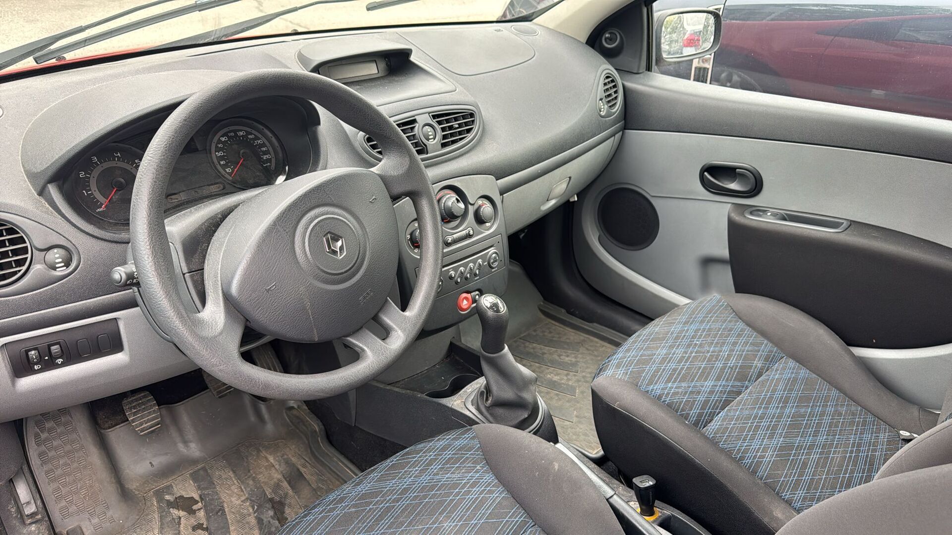 RENAULT Clio 2006