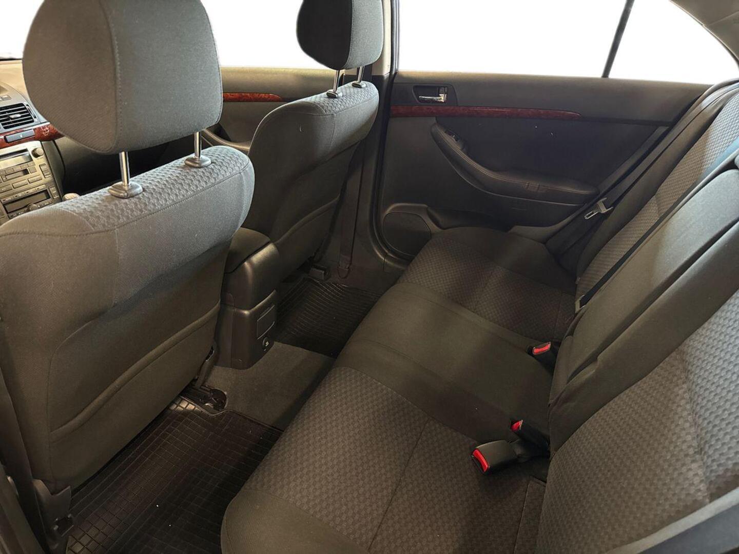 TOYOTA Avensis 10