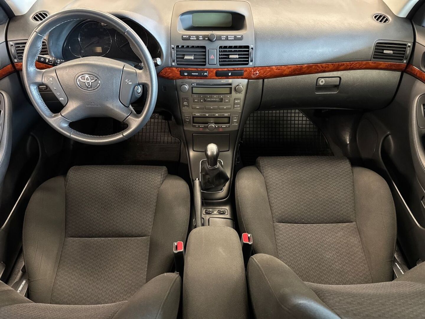 TOYOTA Avensis 26