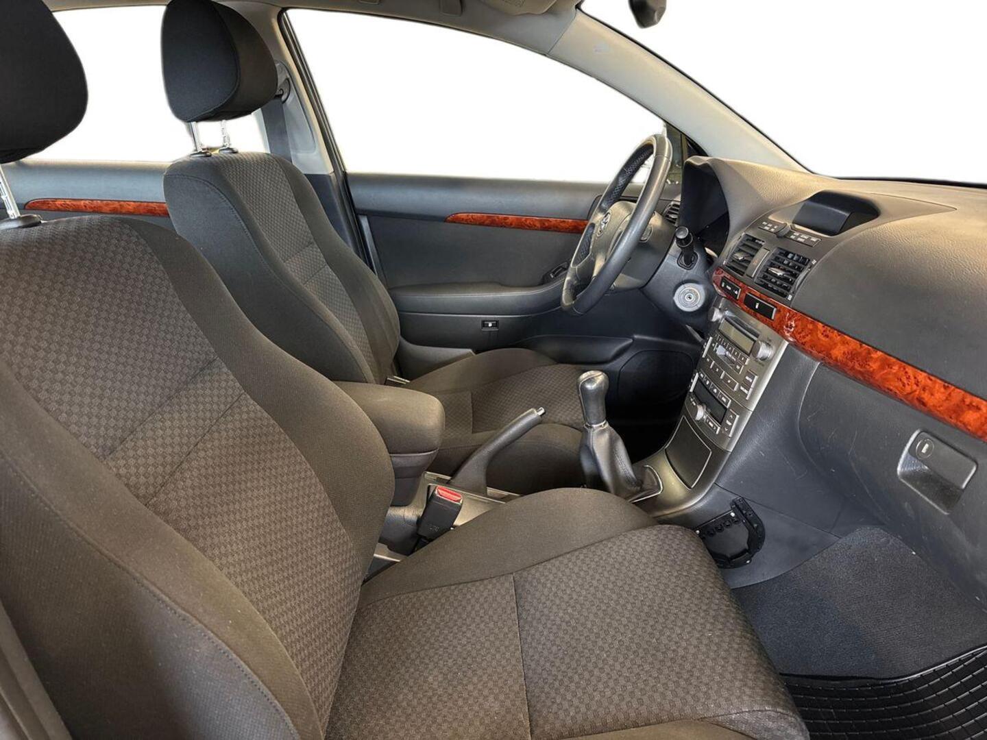 TOYOTA Avensis 9