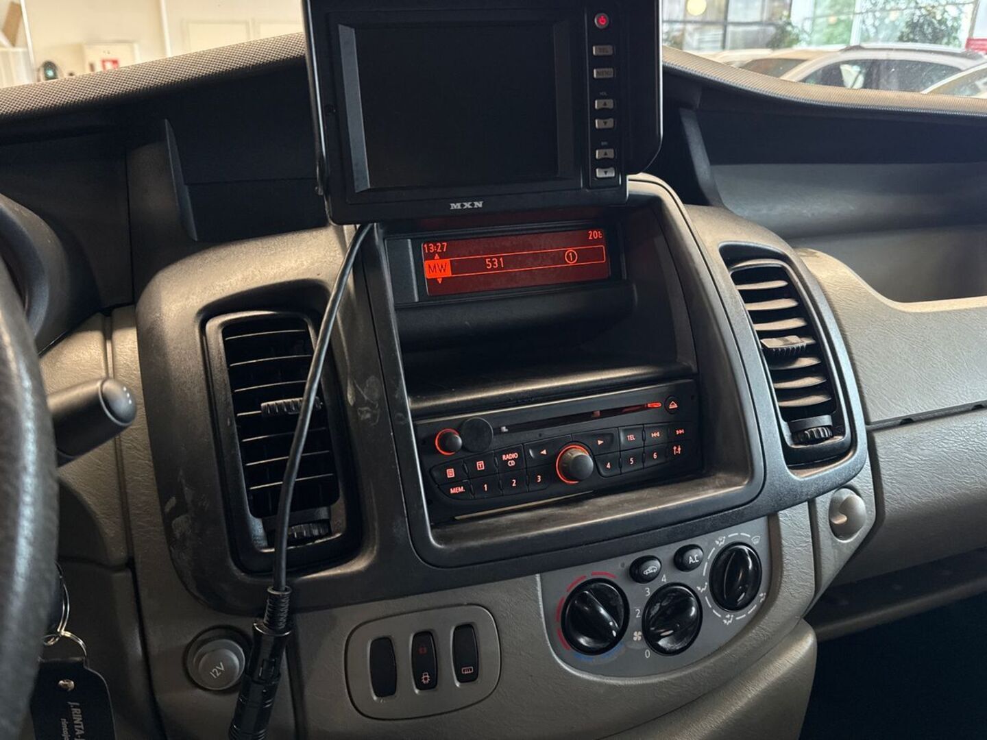 RENAULT Trafic 23