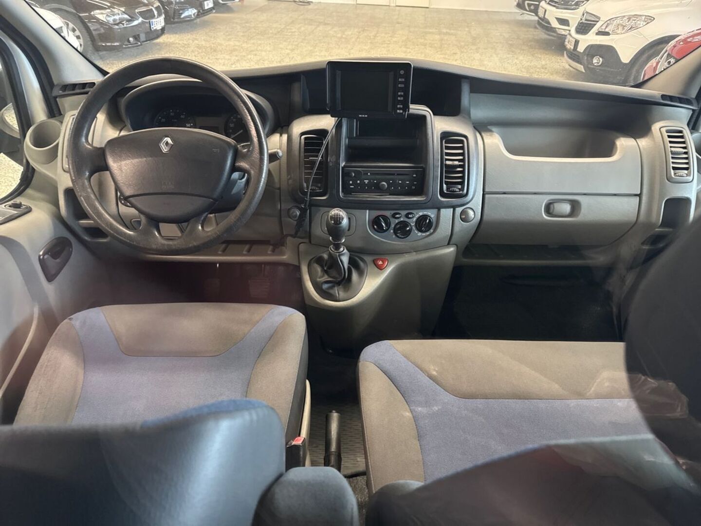 RENAULT Trafic 25