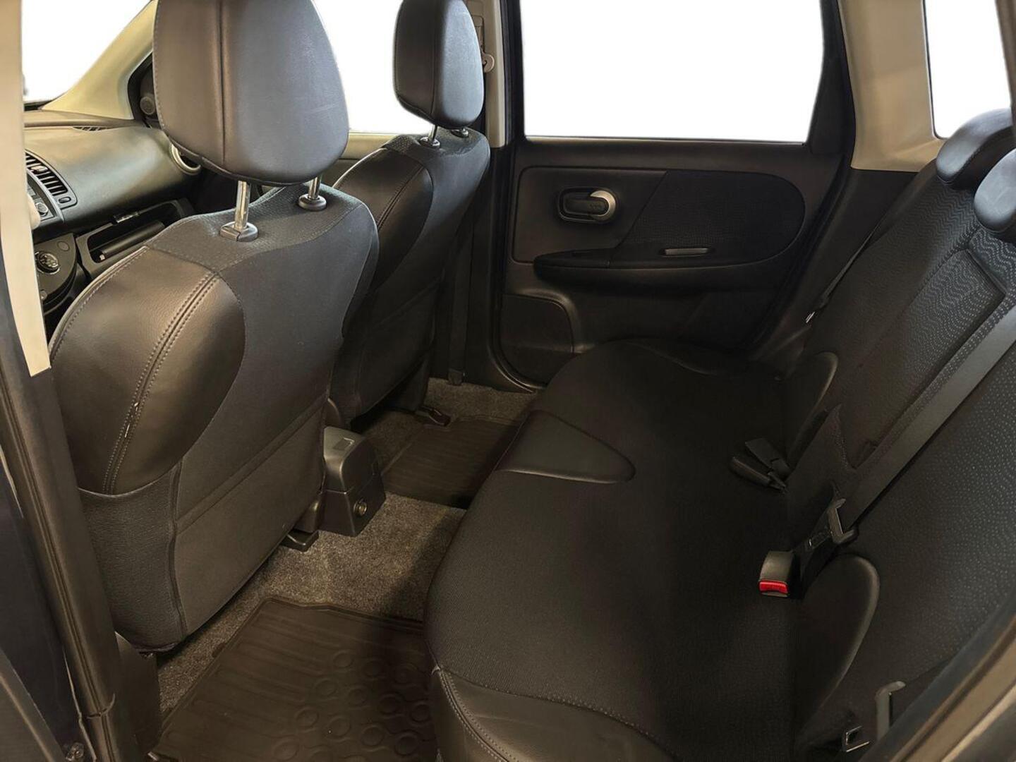NISSAN Note 2013