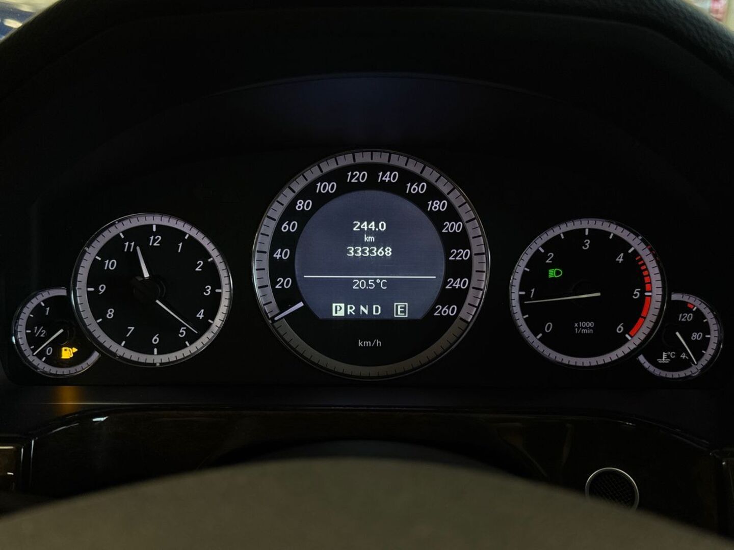 MERCEDES-BENZ E 2010